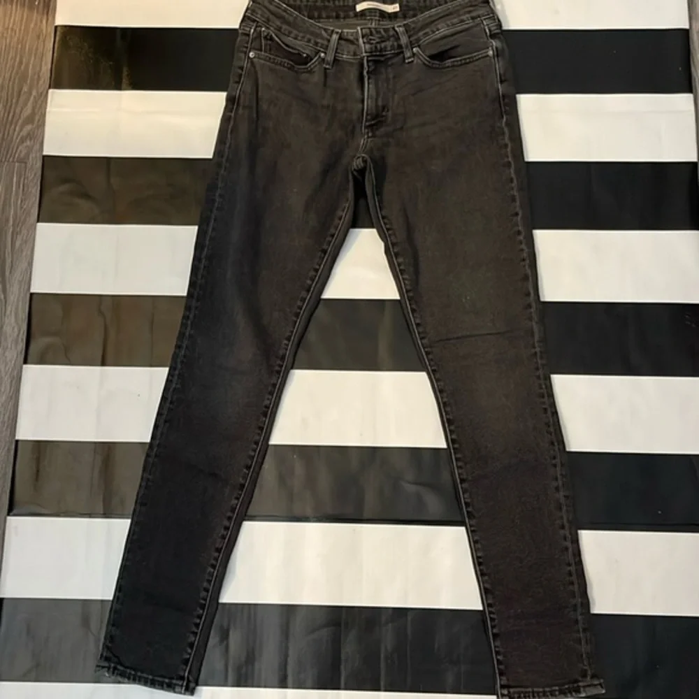 PREMIUM LEVIS 711 SKINNY LOWRISE MIDRISE